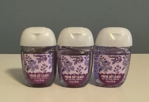 Bath & Body Works FRESH CUT LILLAC Pocketbac igienizzante gel mani 1 oncia ~ LOTTO DI 3! - Foto 1 di 2