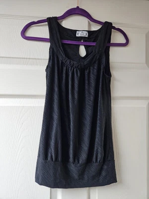 Blusa Top Camisa Trixxi Para Mujer Negra Pequeña/Mediana Cerradura Espalda Sin Mangas Foto 1 de 4