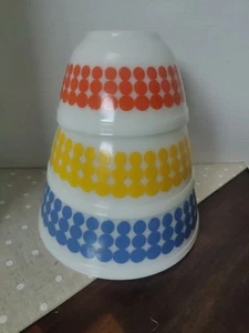 Vintage Pyrex Mixing Nesting Bowls Set of 3 NICE- Dots - Picture 1 of 19