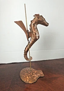 Estatuilla de caballo de mar de metal con soporte hecha a mano firmada - Imagen 1 de 12