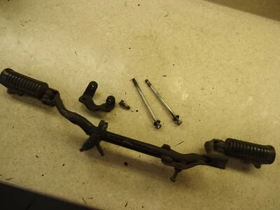 1978-1979 HONDA CM185 TWINSTAR ПЕРЕДНИЕ НОЖНЫЕ КОЛЫШКИ КРЕПЛЕНИЕ НА СТОЙКУ КРОНШТЕЙН СЛЕВА НАПРАВО - Изображение 1 из 4