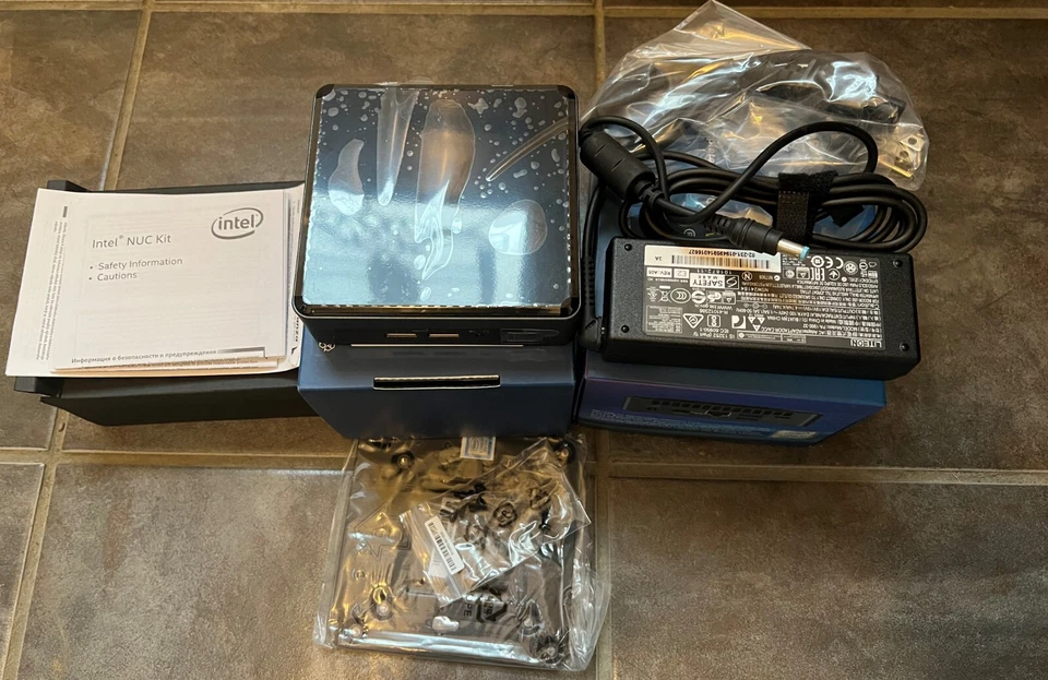 Intel NUC7i5BNK BOXNUC7I5BNK i5-7260U 2.2Gz Barebones kit Mini computer PC - Image 1 of 1