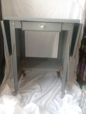 Mesa de escritorio de hoja caída vintage mesa auxiliar de acero Foto 1 de 4