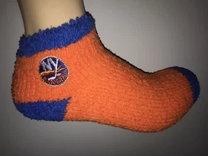 NEW YORK ISLANDERS NHL HOCKEY JERSEY LOGO WOMENS ORANGE ANKLE FUZZY SOCKS - Picture 1 of 2