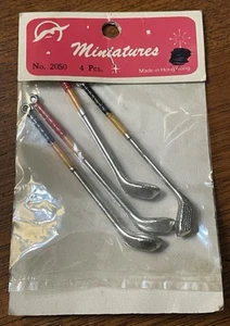 Juego de 4 palos de golf vintage en miniatura decorativos artesanales para casa de muñecas Hong Kong Nuevo de Lote Antiguo - Imagen 1 de 4
