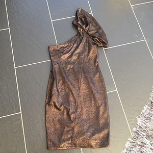 MISS SELFRIDGE LADIES ONE SHOULDER GOLD BODYCON DRESS SIZE 10 NEW - Picture 1 of 1