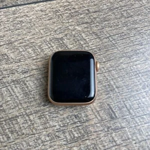 Apple Watch Series 4 GPS Smartwatch Only Copper 40mm Touchscreen Aluminum Case - Photo 1 sur 5