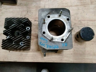 Moto de nieve vintage 1976 John Deere 400 CCW MAG cilindro lateral, culata y pistón Foto 1 de 4