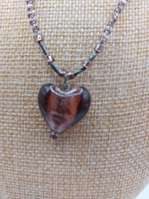 Vintage Glass Beaded Necklace Heart Focal Faux Amber Focal Gold Foil Foto 1 de 3