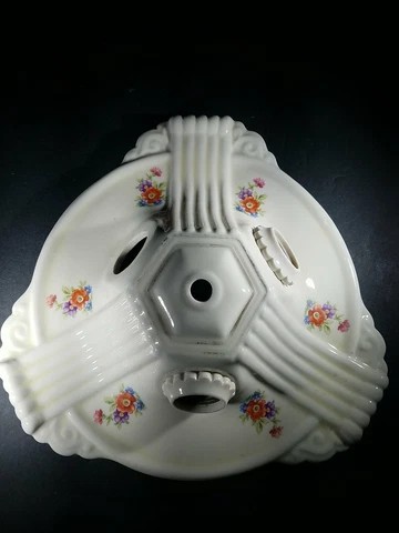 Vintage/Antique 1920-1940s porcelian ceiling light fixture 3 bulb 9" triangle Cover