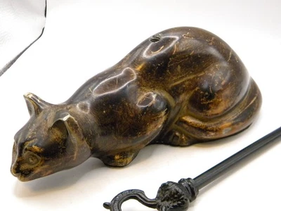 Tope de puerta de gato de hierro fundido vintage - Estatuilla de gato abalanzante Foto 1 de 4