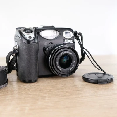 Nikon Coolpix 5000 5MP CCD Swivel Screen Compact Digital Camera Digicam Black - Image 1 of 4