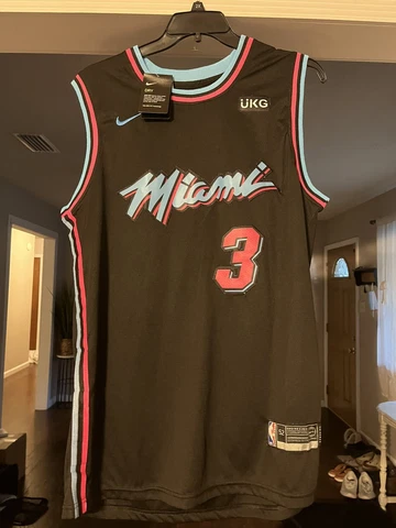 Dwyane Wade Miami Heat Nike NBA Jersey (Men’s XL 52) Cover