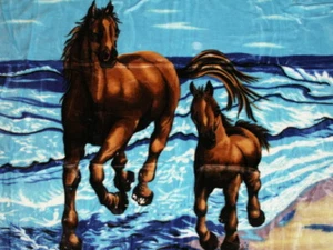 Tagesdecke Kuscheldecke Wohndecke Decke Plaid Pferd mit Fohlen blau 160x200cm - Bild 1 von 1