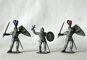 3 Vintage Painted Plastic Toy Soldiers Medieval Knights Timpo Toys? #178 - Picture 1 of 13