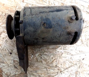 Ford Flathead V8 Generator With Bracket 40s ==Fits in a Flat Rate Priority Box - Picture 1 of 4