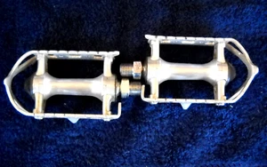 VINTAGE CHAIR ALLOY/STEEL QUILL ROAD BIKE PEDALS 9/16" 350g VERY GOOD CONDITI0N - Picture 1 of 4