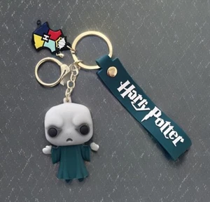 Llavero Harry Potter Voldemort con escudo de casa NUEVO - Imagen 1 de 2