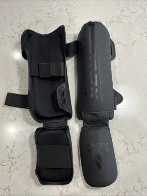 Espinilleras Kara By RDX XL negras para artes marciales de Muay Thai Taekwondo Karate Foto 1 de 4