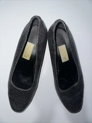 R.F. Page Vintage Court Shoe Sz 10.5 Dark Navy Snake Skin Look Australian Made - Image 1 of 4