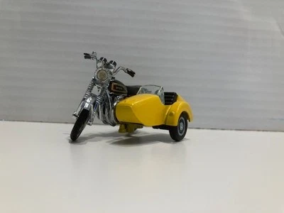  Moto Honda CB750 años 70 con sidecar amarillo (modelo metálico) Foto 1 de 4