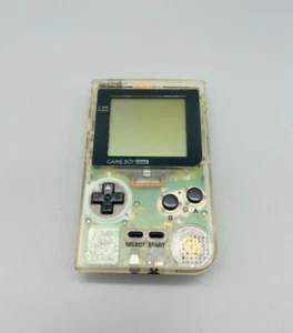 Console Nintendo Game Boy Pocket trasparente buone condizioni senza coperchio vano batteria - Foto 1 di 4