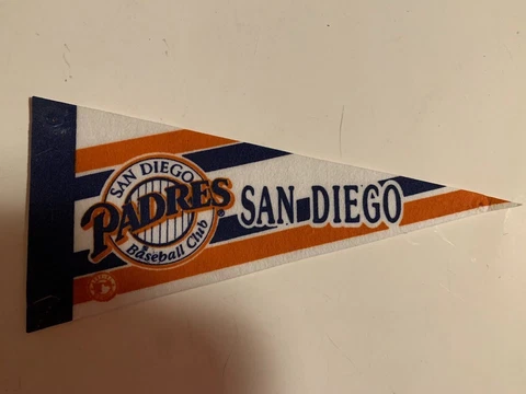 SAN DIEGO PADRES  Vintage   9 INCH BASEBALL PENNANT  NICE Cover