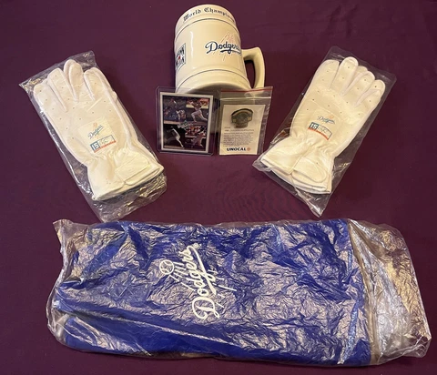 VTG LA Dodgers MLB 1988 Championship Beer Mug Stein Pin Batting Gloves Oven Mitt Cover