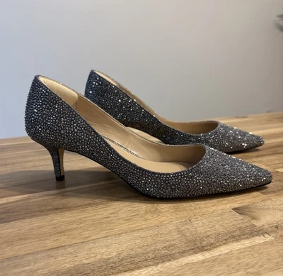 Zapatos de salón de noche Jewel Badgley Mischka Frenchie con tacón de gatito talla 8,5 plateados nuevos Foto 1 de 4