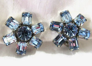 Vintage Signed WEISS Icey Blue Rhinestones Clip on Earrings Silver Tone - Picture 1 of 8