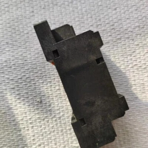 4PC FOR OMRON 2218Y7 used  in stock A-5-3-008 - Picture 1 of 3