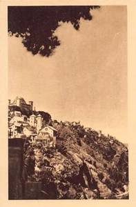 Madagascar - TANANARIVE - Sous le palais de la Reine, temple et rochers des mart - Picture 1 of 2