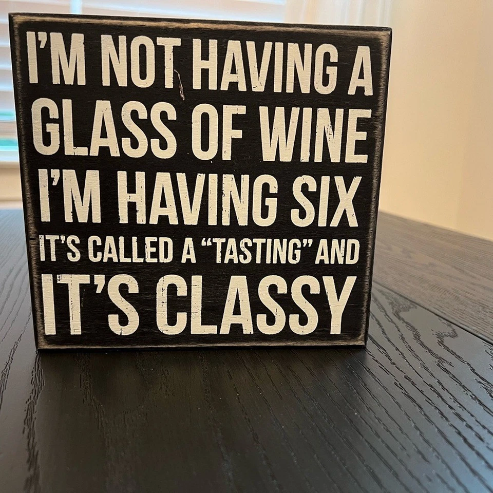 Letrero decorativo temático de vino blanco y negro Foto 1 de 2