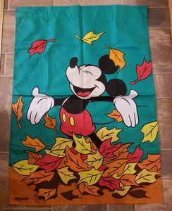 DISNEY TOPOLINO GRANDE BANDIERA DA GIARDINO FOGLIE AUTUNNALI RINGRAZIAMENTO RACCOLTA AUTUNNALE - Foto 1 di 6