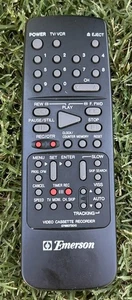 Emerson 0766073010 Telecomando videoregistratore TV OEM VCR4002 VCR4003 VCR4003C TVCR0950 VT1975 + - Foto 1 di 6