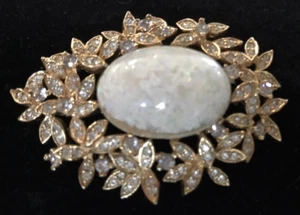 Vintage Gold Faux Opal Cabochon umgeben von Kristall Blumen Brosche - Bild 1 von 3