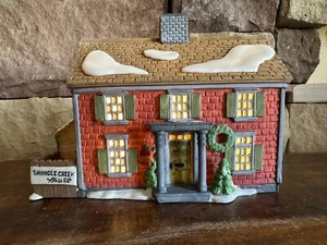 Pueblo de Navidad Department 56 New England Village "Shingle Creek House" 5946-3 - Imagen 1 de 10