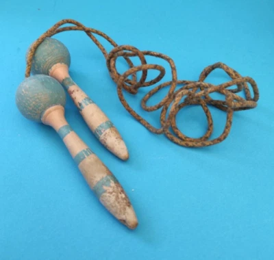 Corde à sauter ancienne, bois peint, années 50, jeux, vintage, - Photo 1/4