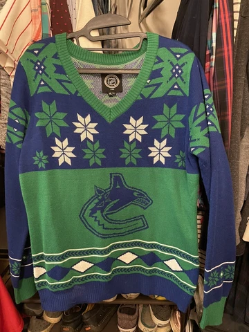 Vancouver Canucks NHL Women's V-Neck Sweater Never Worn Cover