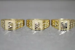 Anillo de letras iniciales cuadradas de corte de diamantes de oro amarillo liso de 10 K. Talla 6 - Imagen 1 de 3