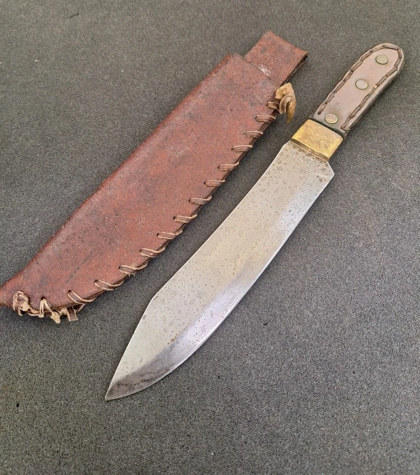 Cuchillo de hombre de montaña vintage hecho en teatro hoja de 8 1/4" mango de cuero único  Foto 1 de 4