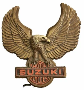RAR!! Suzuki Motorcycles Pressholz Adler Wandbehang Bar Schild Plakette 18 Zoll - Bild 1 von 8