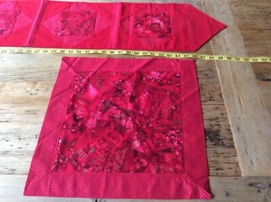 NUEVO Corredor de mesa rojo acolchado hecho a mano y 4 servilletas reversibles vacaciones Navidad - Imagen 1 de 6