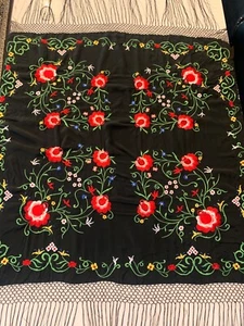 Vintage schwarz Blumen bestickt Klavier Schal Stola mit Fransen 42” x 42” - Bild 1 von 9