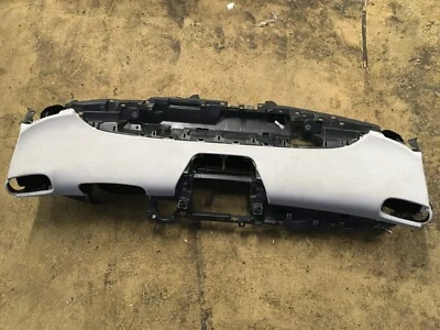 Toyota Prius Prime 2017-2020 tablero de instrumentos cubierta OEM. Foto 1 de 4