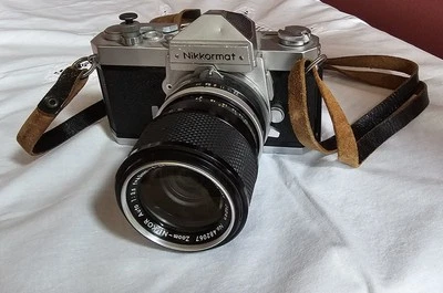 NIKKORMAT FT 35 MM SLR  FILM CAMERA W/ NIKKOR AUTO 1:3.5 F=43MM~F=86MM LENS - Image 1 of 4