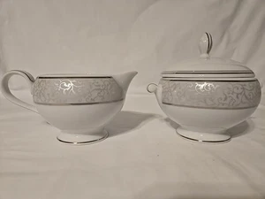 Mikasa PARCHMENT Pattern L3438 Silver Scrolls Creamer & Sugar Bowl with Lid NWOB - Picture 1 of 24