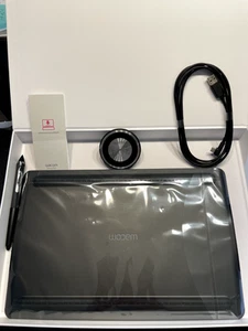 Tablette graphique moyenne Wacom PTH660 Intuos Pro - Photo 1/2