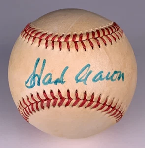 Hank Aaron Atlanta Braves Autographed Signed Baseball AMCo LOA 26528 - Picture 1 of 3