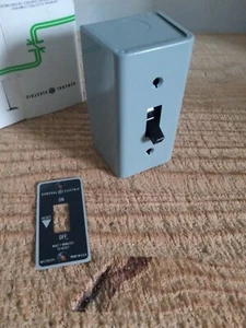 GE General Electric CR101Y1 Manual Motor Disconnect Starter Switch Enclosed NEW - Picture 1 of 3